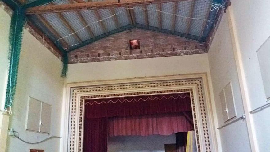 El teatre del Guixaró amb el sostre rehabilitat