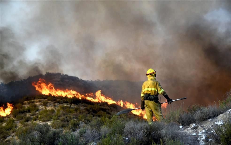 Impresionante incendio en la sierra de Alcubierre