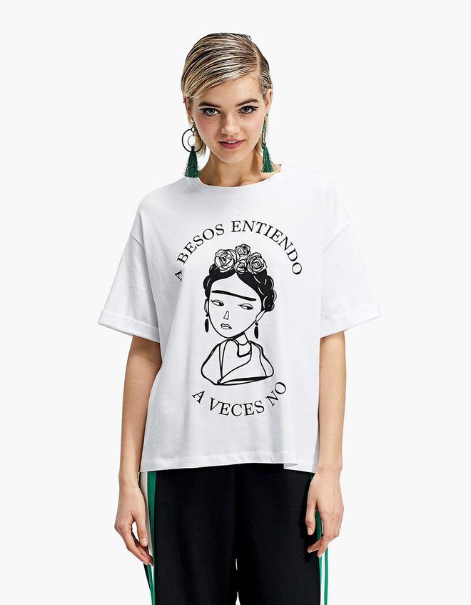 Camiseta con mensaje Frida Kahlo, de Stradivarius