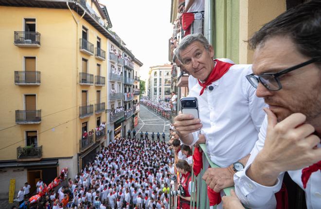 Feijóo activa el modo campaña: viajes, anuncios y "pisar" mucha calle