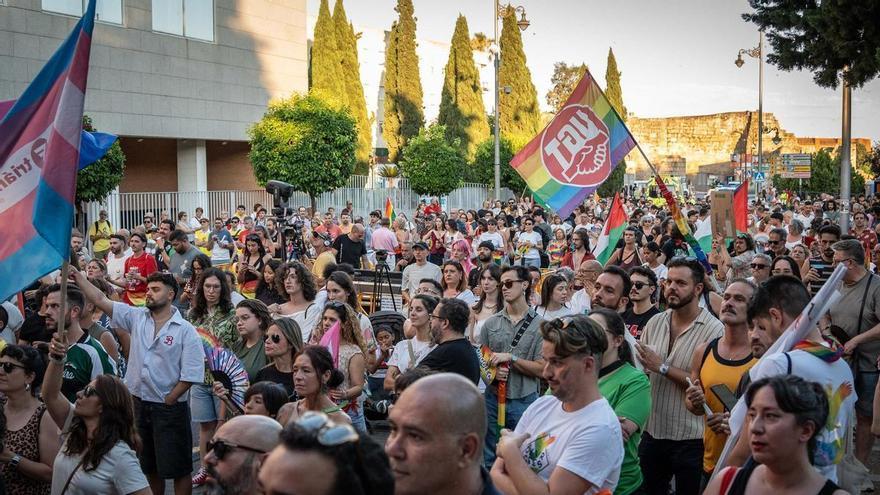 El Ayuntamiento reivindica una Mérida donde vivir la diversidad LGTBI con libertad y destina 3.000 e ...