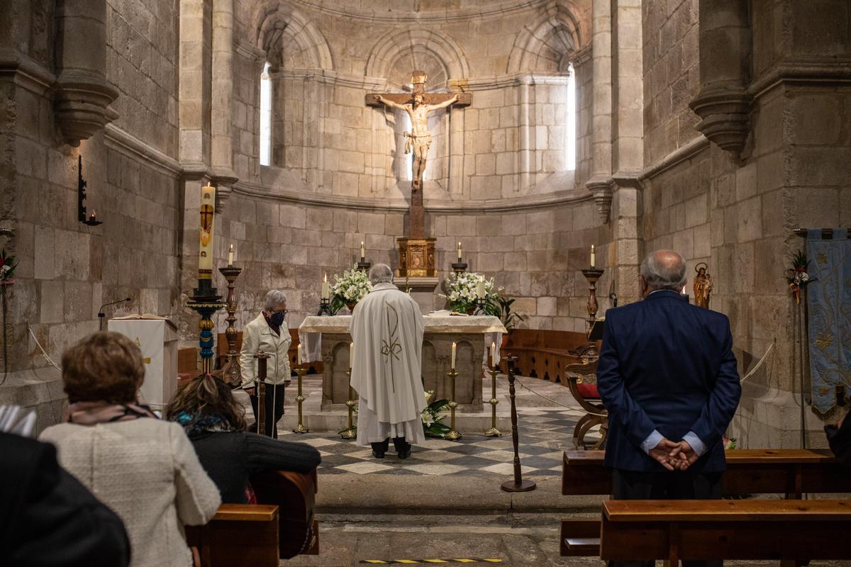 Misa de la Hermandad de la Resurrección en la iglesia de La Horta