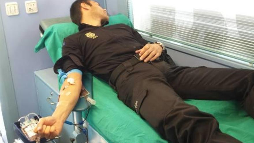 Policías solidarios con la donación de sangre