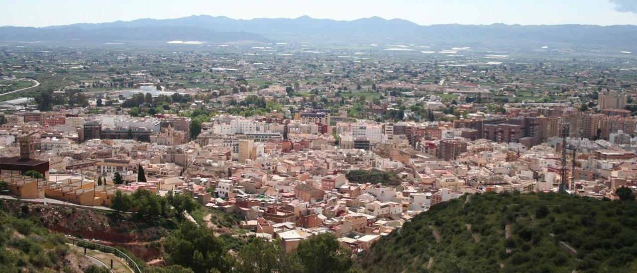 Vista panorámica del casco urbano de la ciudad desde la carretera de circunvalación del Castillo.