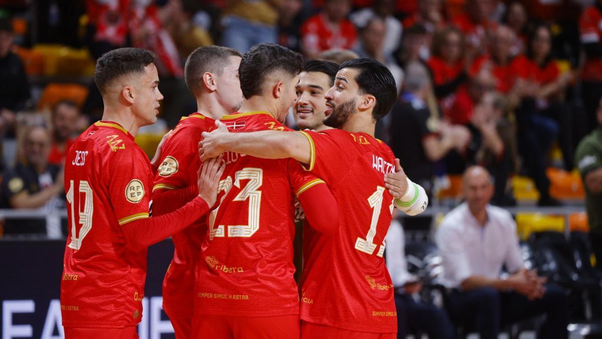 Los jugadores del Jimbee Cartagena celebran uno de los goles