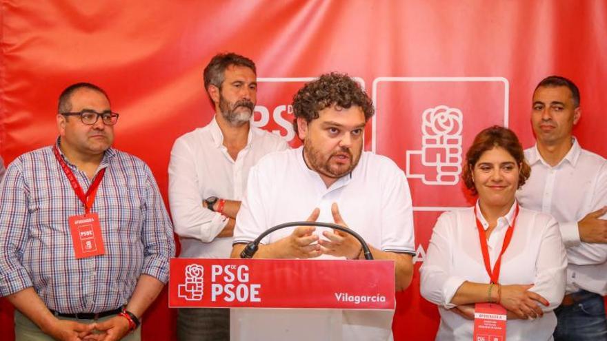 El diputado autonómico Julio Torrado explicando lo sucedido en Vilagarcía con motivo del 28-M.   | //  IÑAKI ABELLA