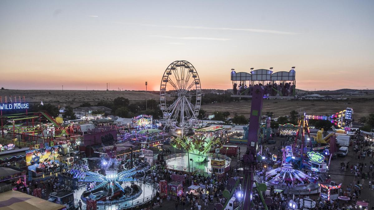 Toma aérea de una edición pasada de la feria de Cáceres.