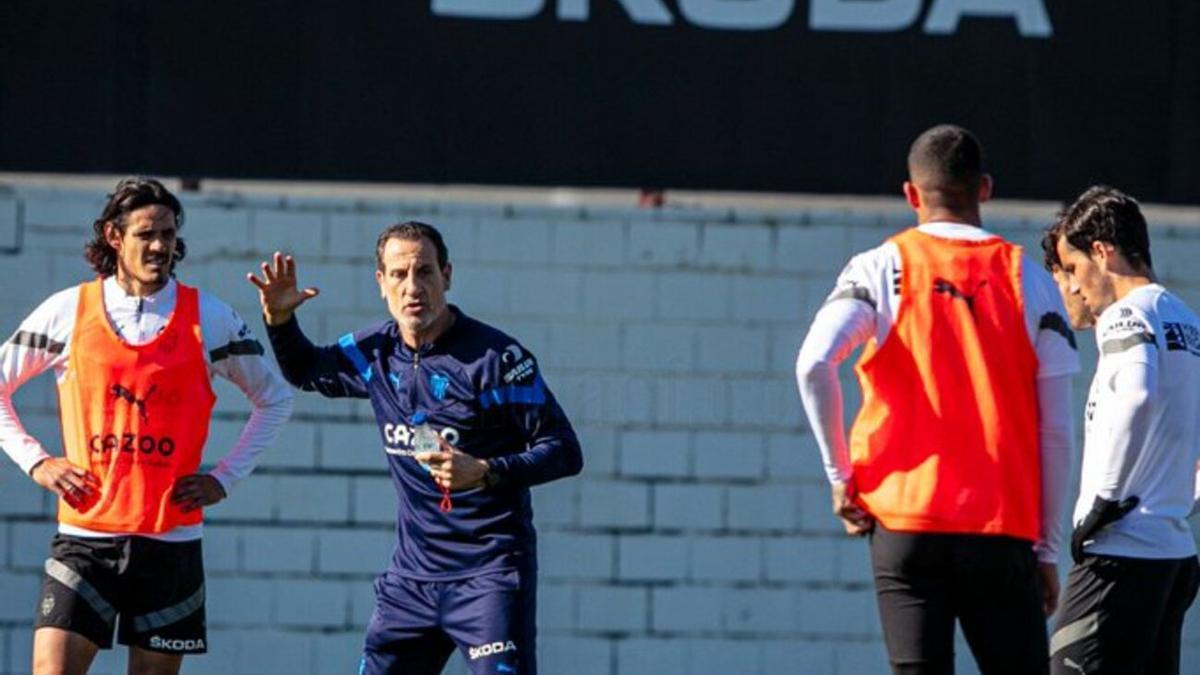 Voro dirige un entrenamiento antes del Real Madrid-Valencia