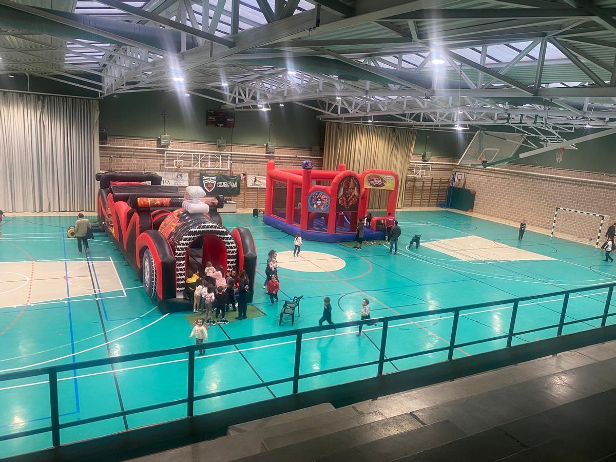 GALERÍA | Los niños de las Escuelas Deportivas Municipales celebran la Navidad