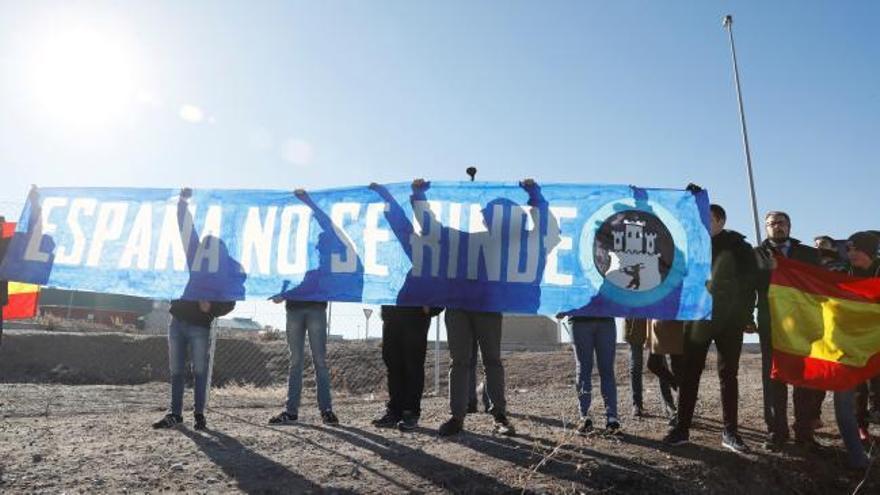 Un grupo de ultras &quot;revienta&quot; el cierre de campaña de ERC en Estremera