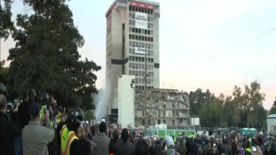 La demolición en segundos de un antiguo hotel en Atlanta