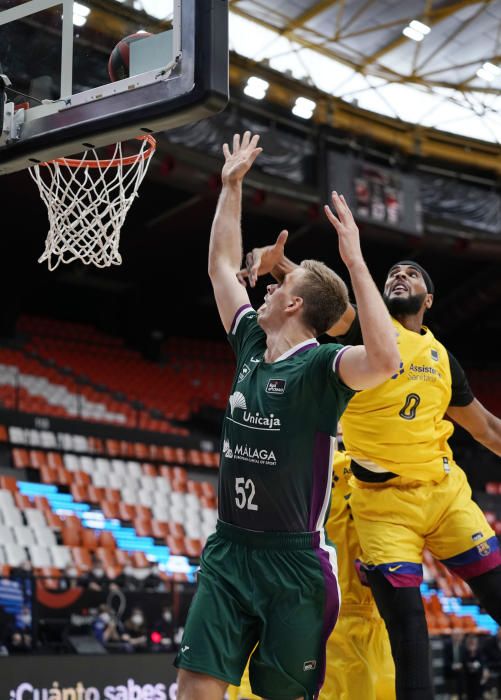 Partido entre el Unicaja y el FC Barcelona en la fase final de la Liga ACB.