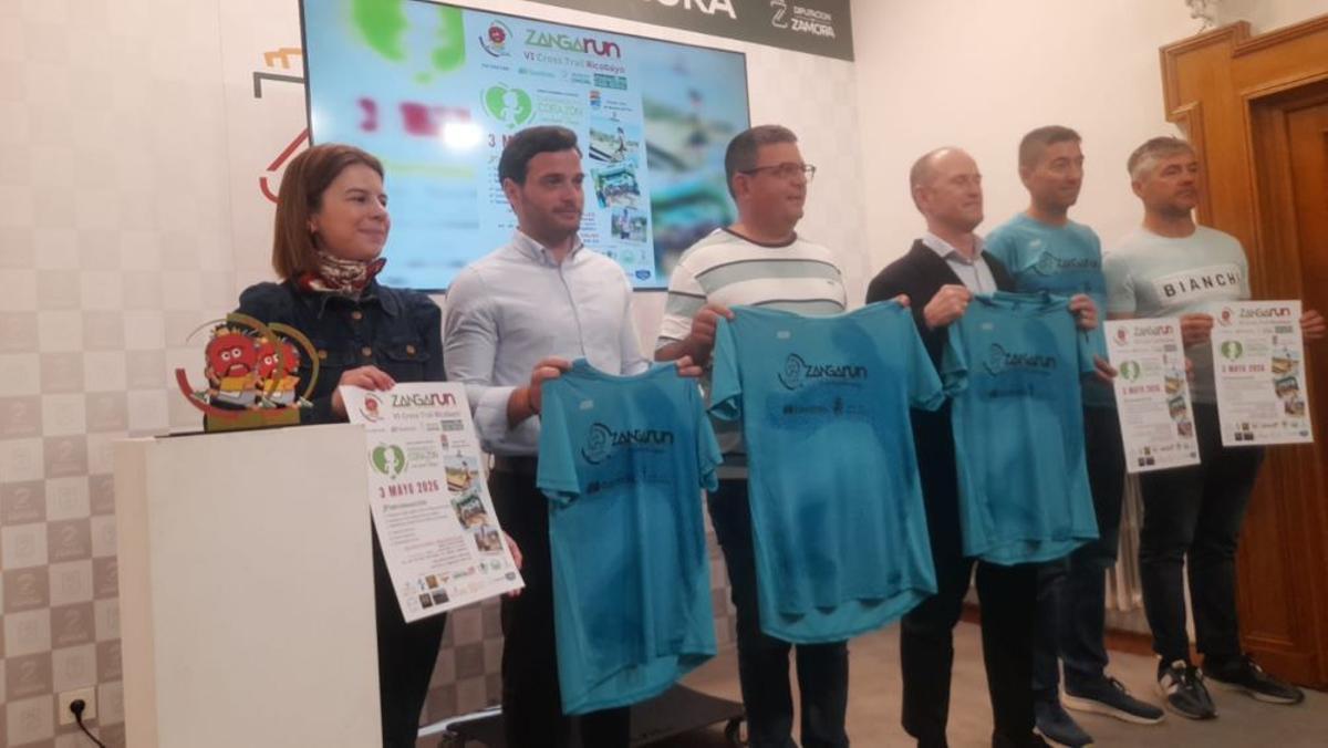 Participantes en el acto de presentación