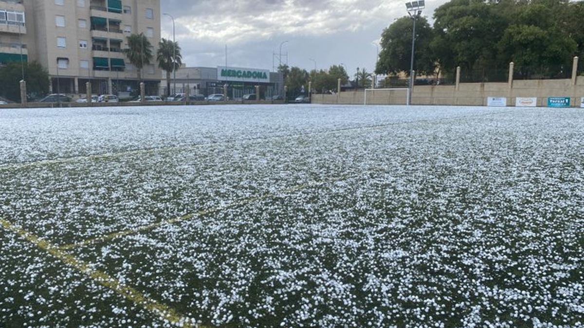 Imagen de la granizada caída esta tarde en Antequera.