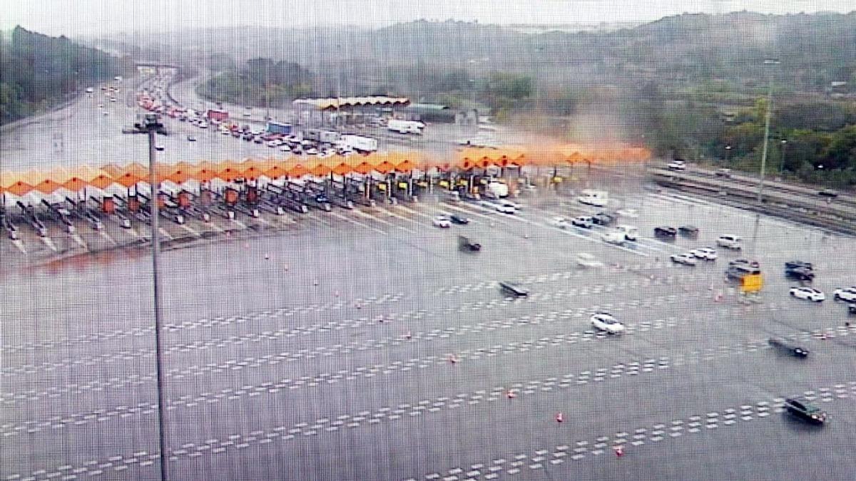 La pluja redueix l’èxode del pont de Tots Sants a Barcelona