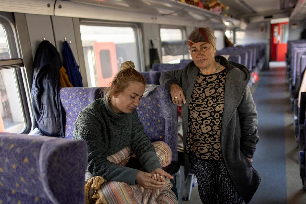 Vivir en un tren: la única salida de muchas familias tras el terremoto en Turquía