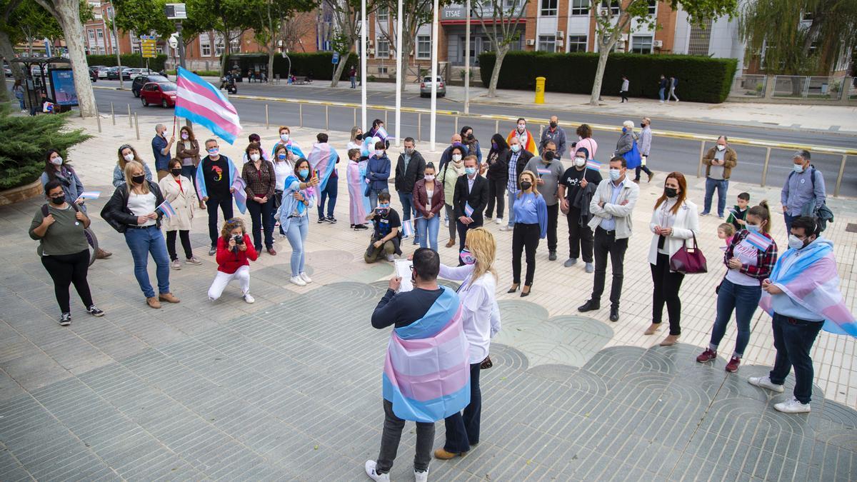 Concentración frente a la Asamblea de Cartagena.