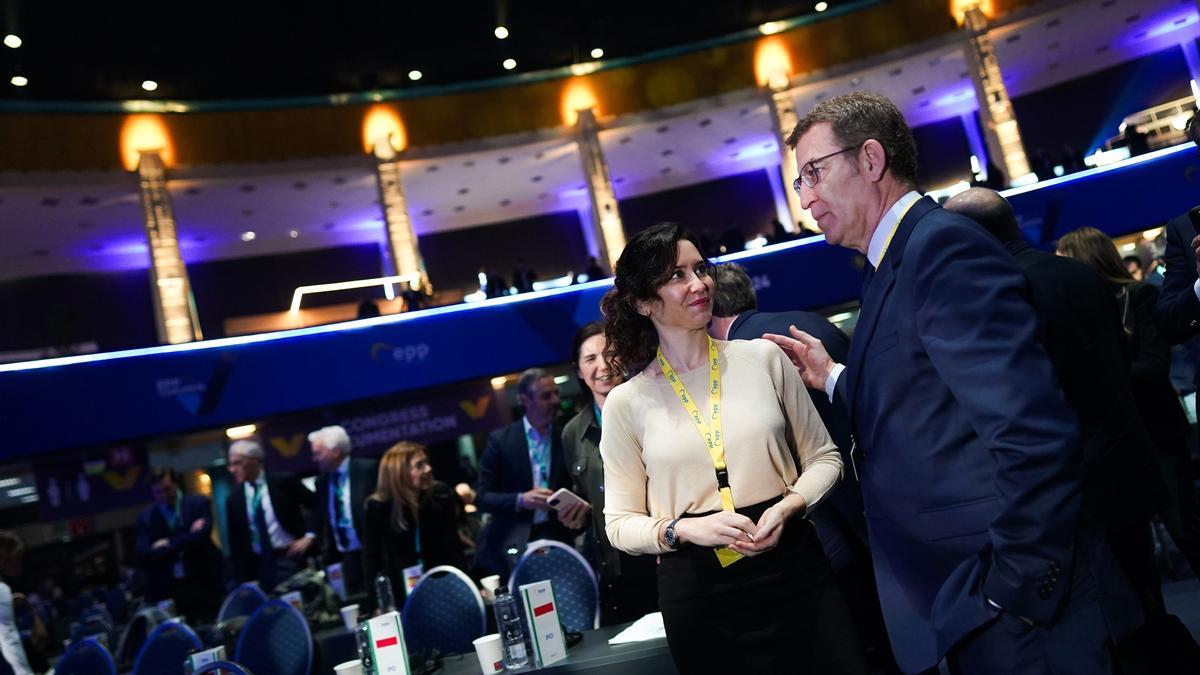 Isabel Díaz Ayuso junta al presidente del PP Alberto Núñez Feijóo en el Congreso del PP Europeo.