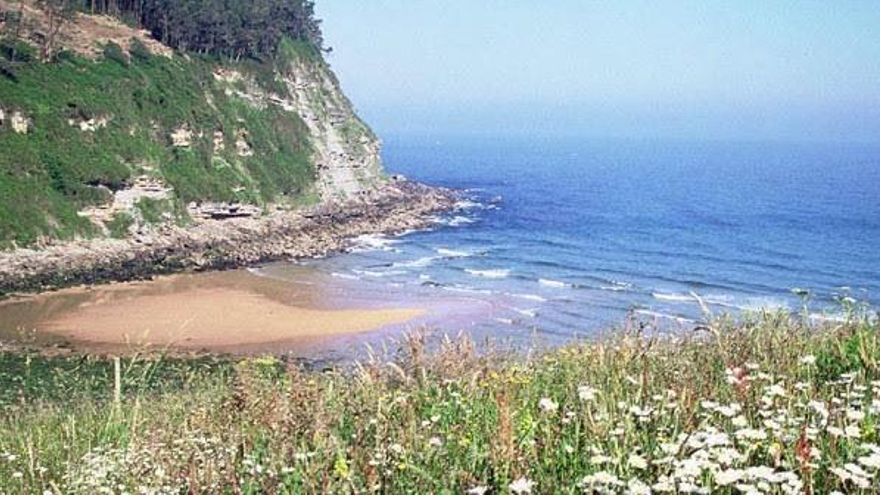 Villaviciosa pide a Costas una actuación en playa España para ganar arena y prepara la temporada de baños