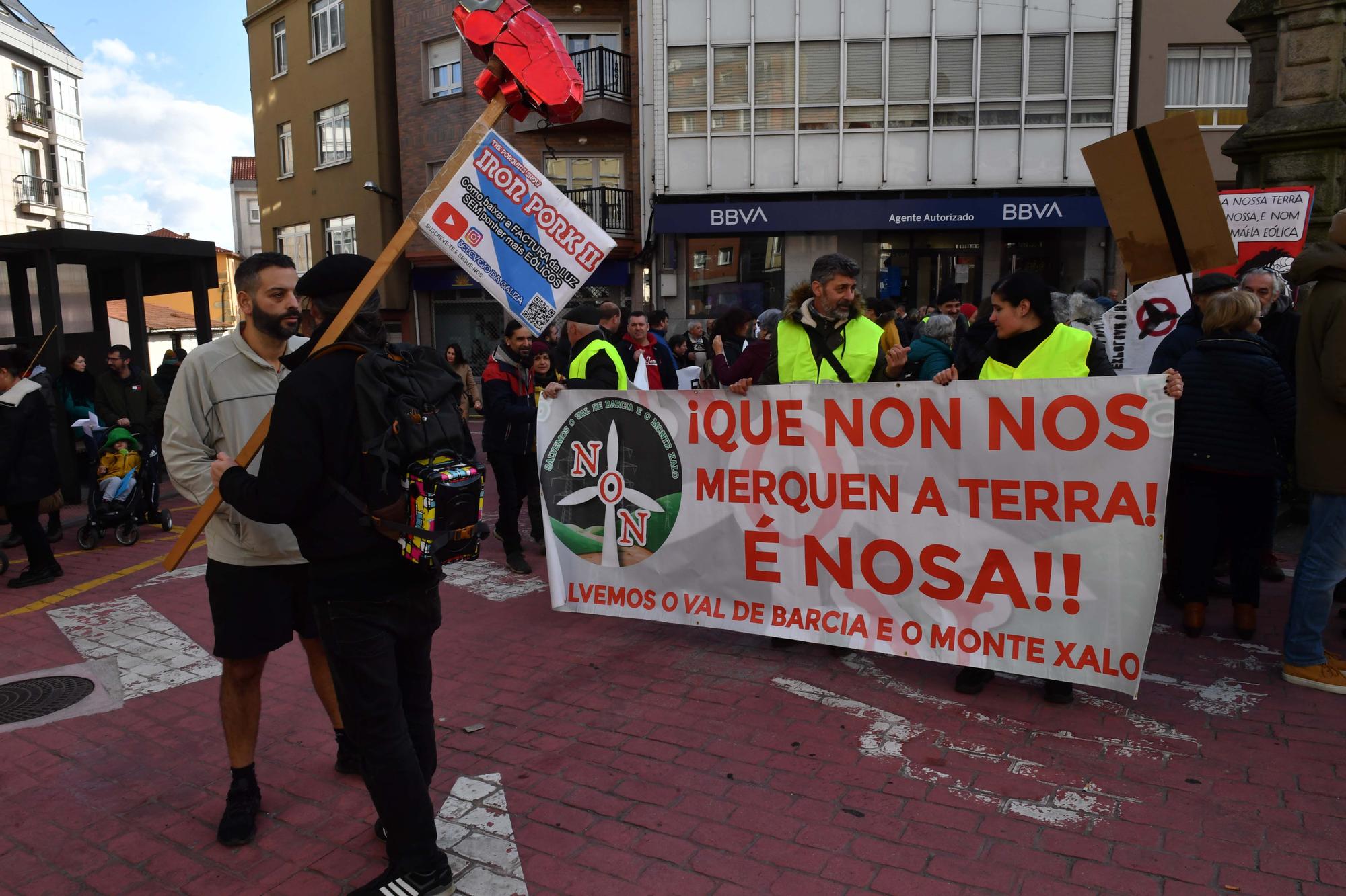 Marcha el Carral contra la "invasión eólica"