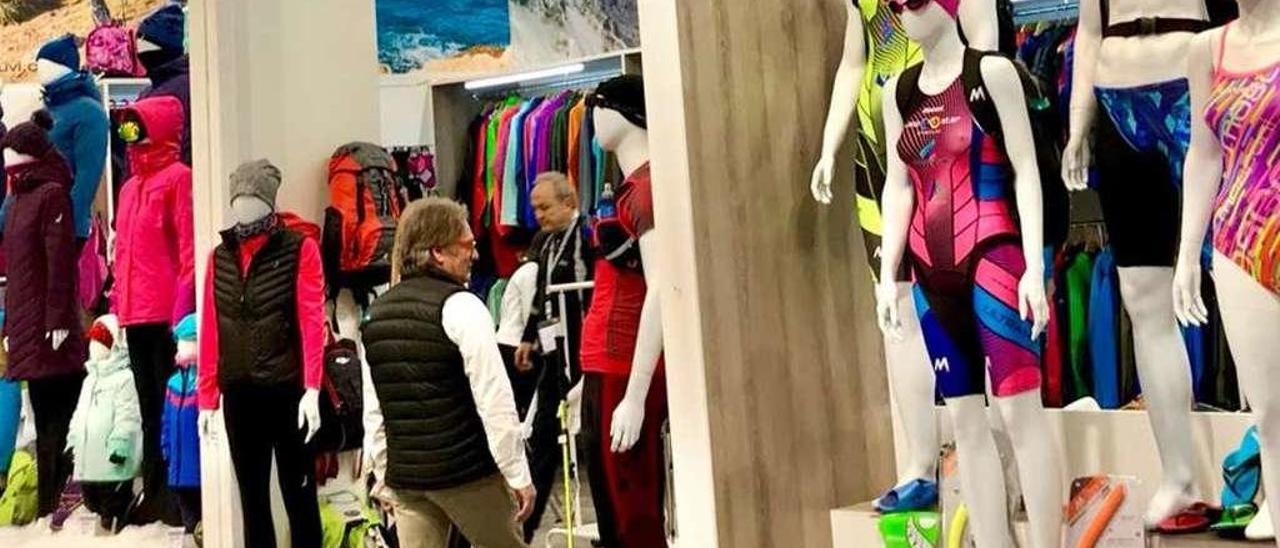 Aspecto de las nuevas colecciones de ropa deportiva de Joluvi en la Feria de Múnich.