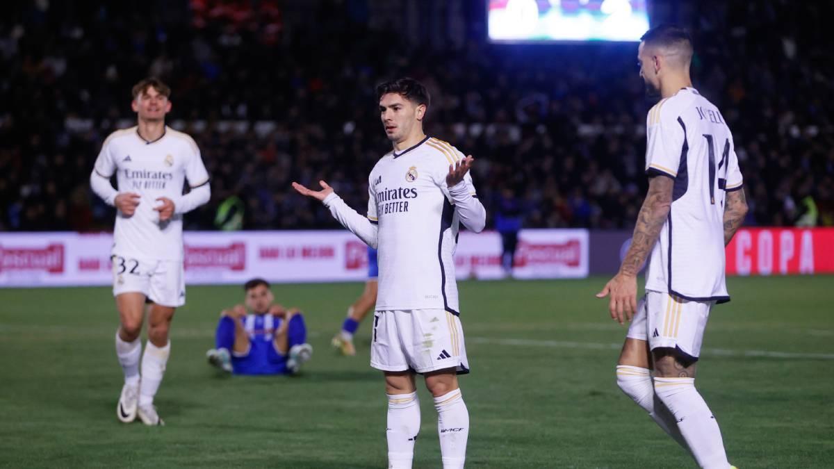 Brahim Díaz celebra su gol junto a Joselu y Nico Paz