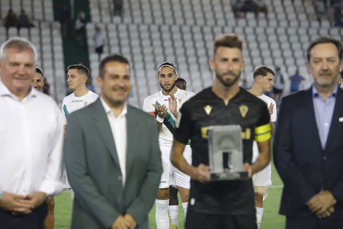 El Córdoba CF - Cádiz del Trofeo Puertas de Córdoba, en imágenes