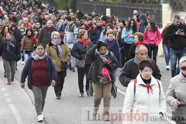 Los romeros acompañan a la Santa pese al frío.