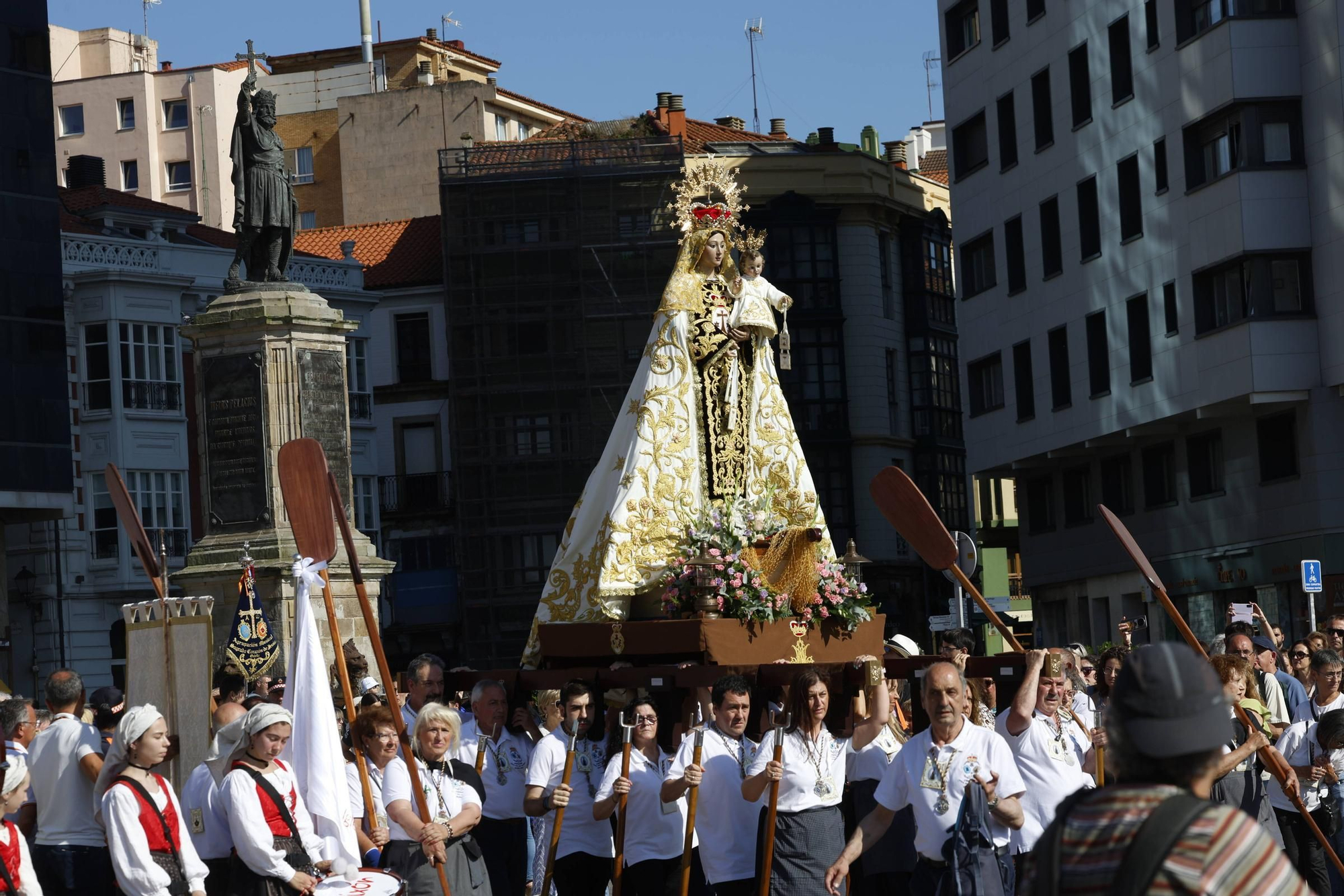 En imágenes: así fue la procesión marinera del Carmen en Gijón