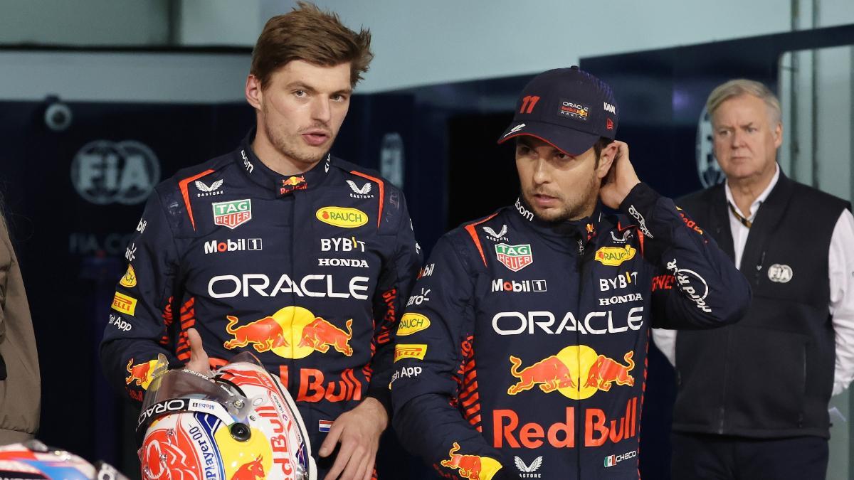 Verstappen y Pérez conversan antes del GP de Bahrein