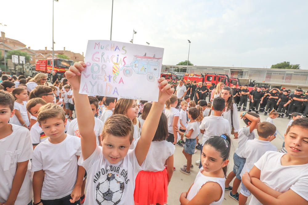 Orihuela despide a la UME entre vítores y aplausos