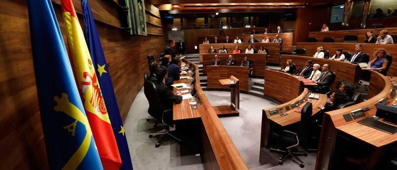 Hemiciclo del Parlamento regional durante un Pleno.