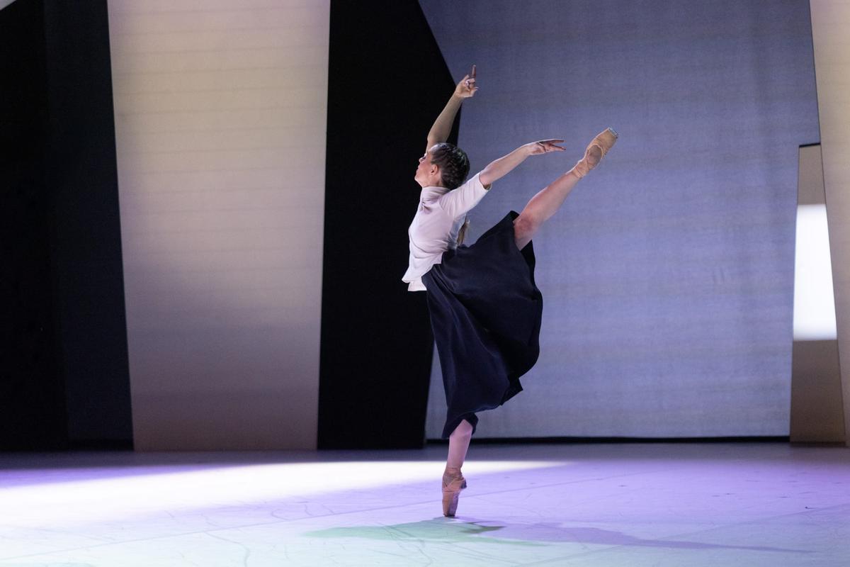La bailarina castrillonense durante una actuación