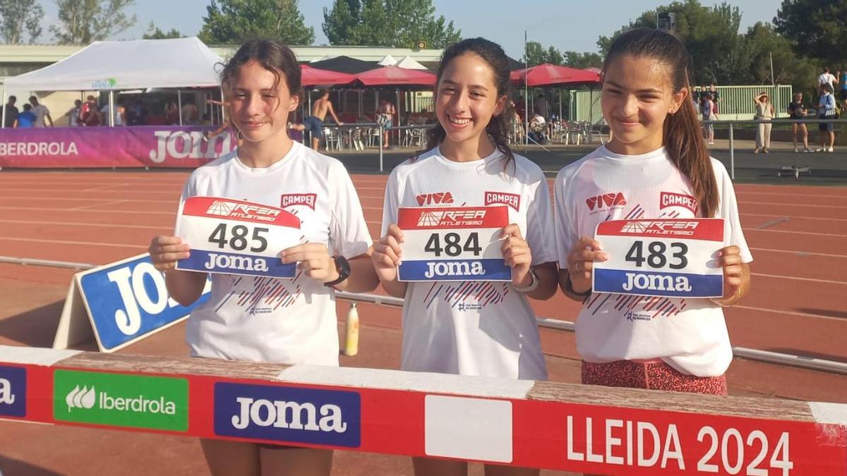 Elisabeth Pons, Manuela Ferrer y Carla Fernández, antes de la prueba