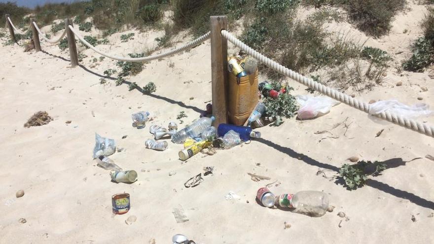 La basura se apodera de es Trenc