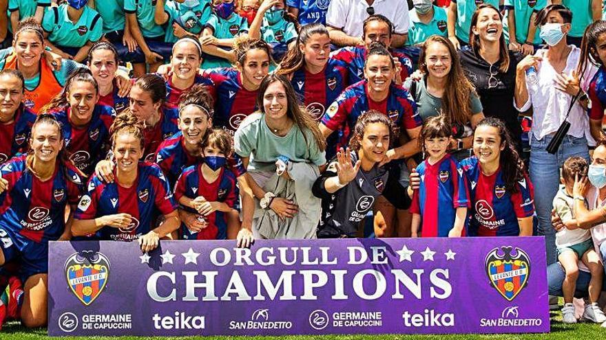 Las chicas tras vencer al Athletic y certificar la clasificación europea.