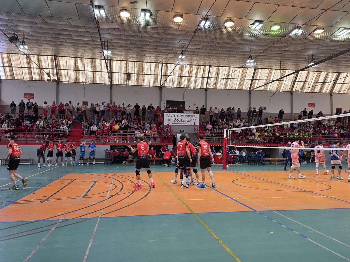 El equipo de Xàtiva en la Final Autonómica Junior masculina, disputada en el pabellón de Xàtiva.