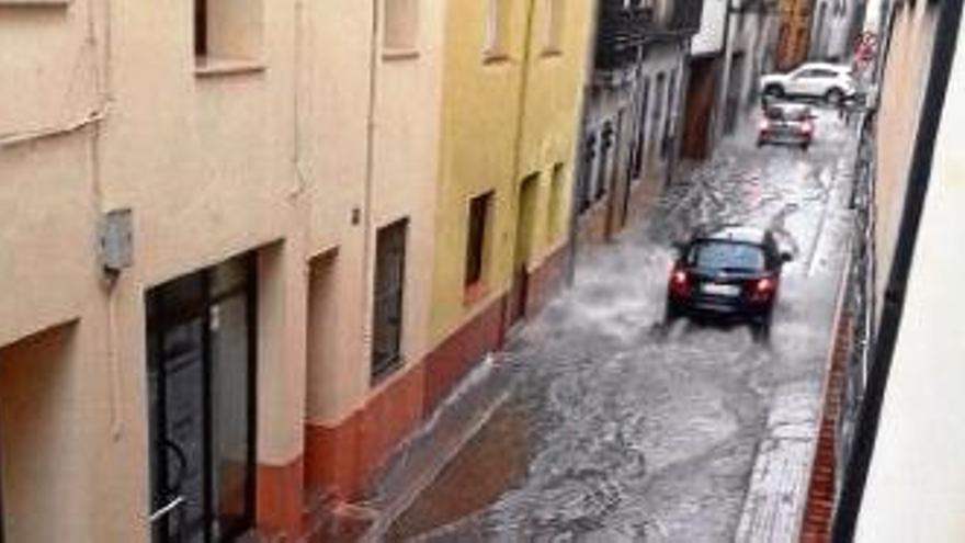 El carrer de la Creu de Santa Coloma de Farners, inundat.