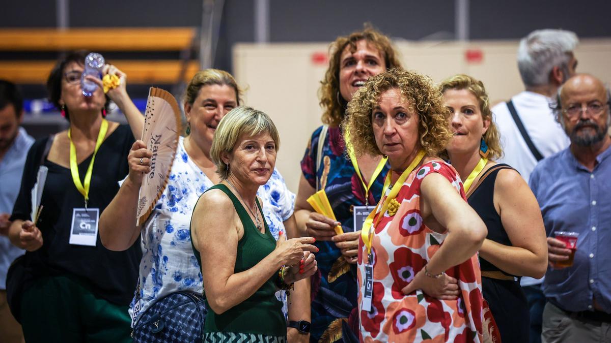 Barcelona 23/07/2023 Política NOCHE ELECTORAL ERC Foto ambiente durante el escrutinio. Ester Capella y Carme Forcadell. AUTOR: JORDI OTIX