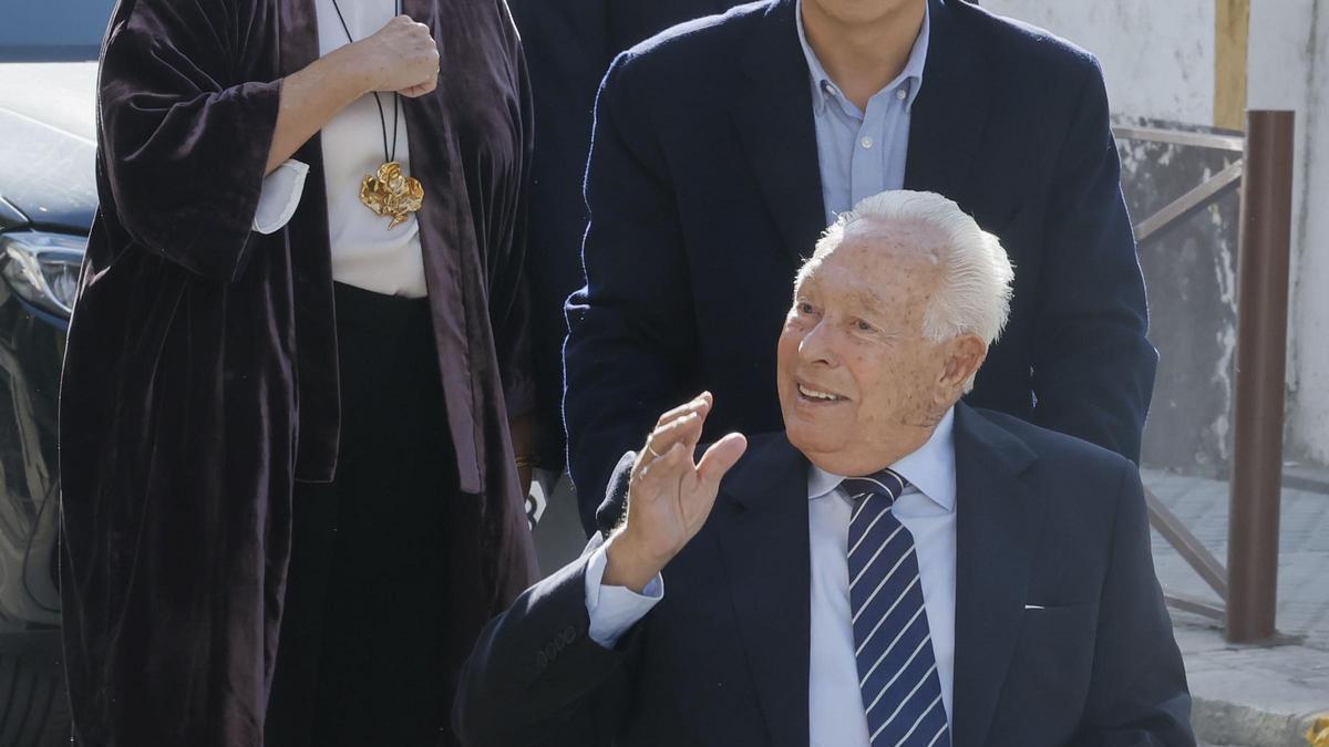 Curro Romero se recupera en un hospital de Sevilla de una nueva neumonía