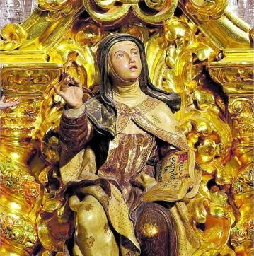 Detalle de la imagen de Santa Teresa que se encuentra en el frontal del trono de la Virgen de la Esperanza.