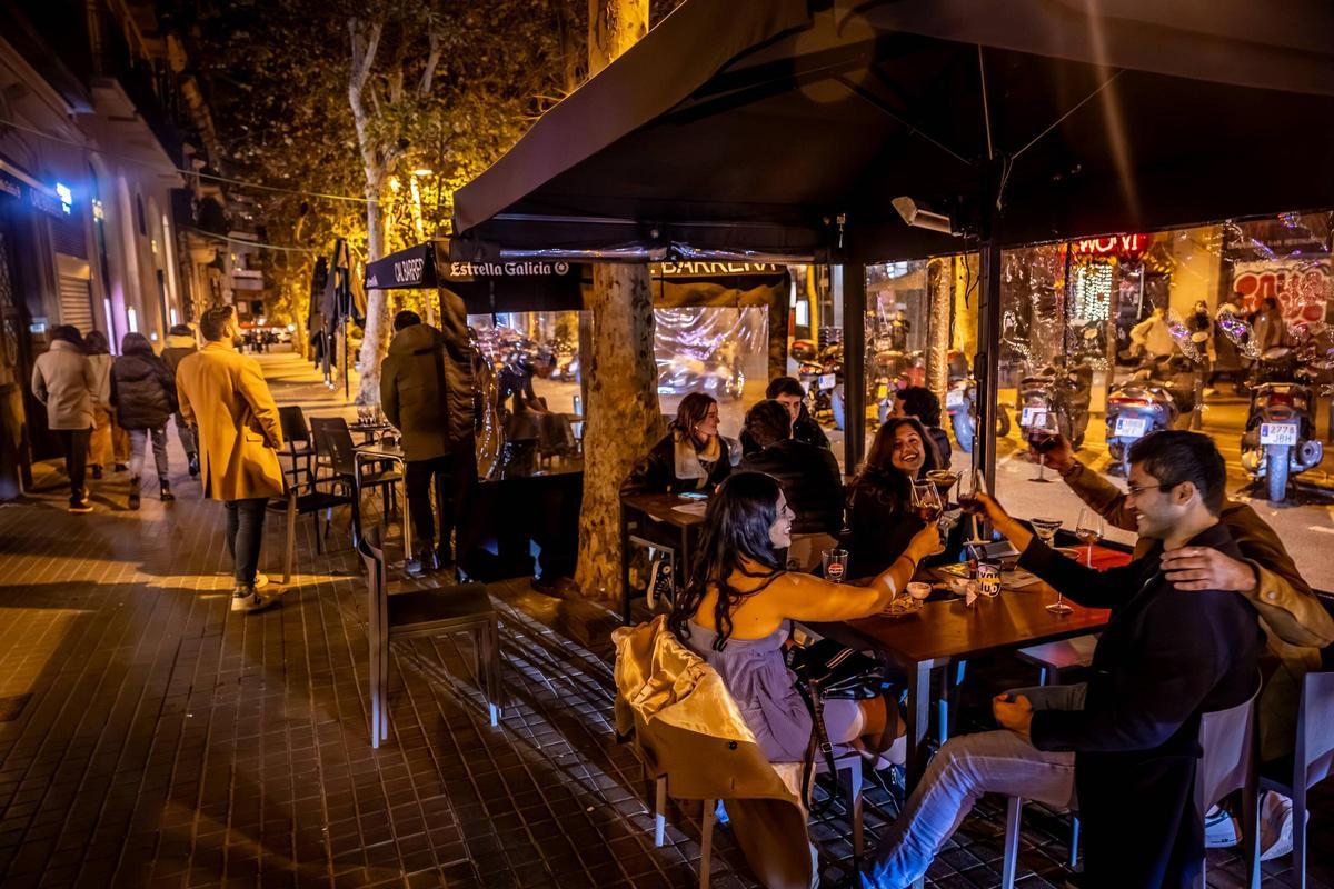 Terraza en la calle de Enric Granados.