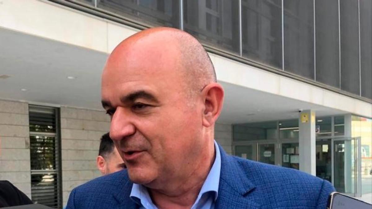 Vicent Marí atiende a los periodistas en una de sus comparecencias en el juzgado por La Vida Islados.