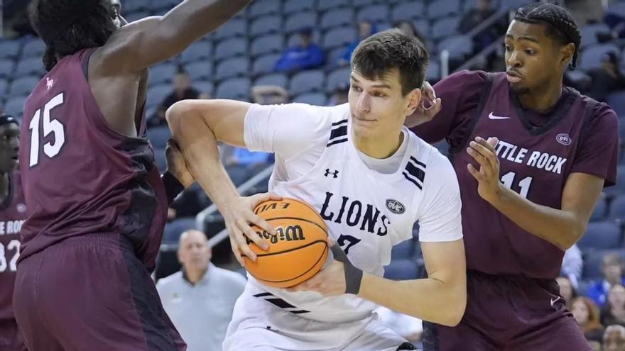 Milos Nenadic, el gigante de 2,11 metros que refuerza el juego interior del Palmer Basket