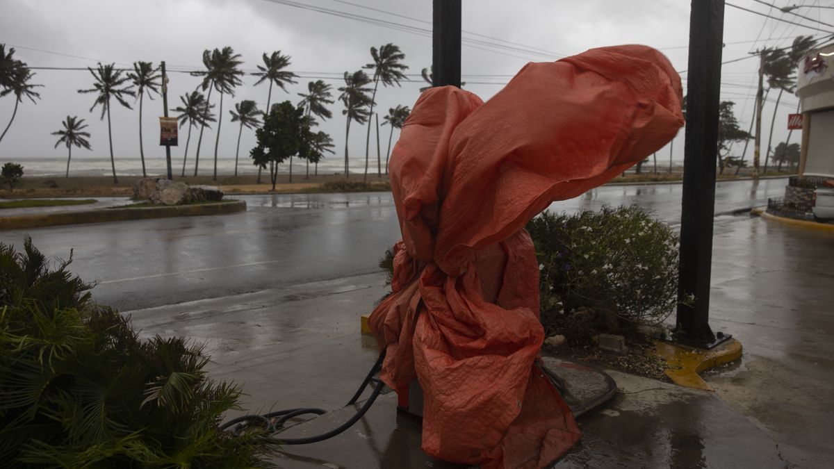 El huracán Fiona causa fuertes lluvias y vientos en República Dominicana.