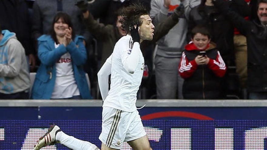 Michu celebra un gol con el Swansea.