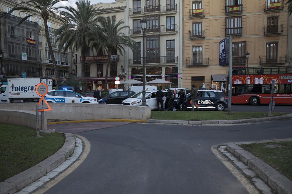 Un atracador roba un taxi tras efectuar cuatro disparos en la Petxina