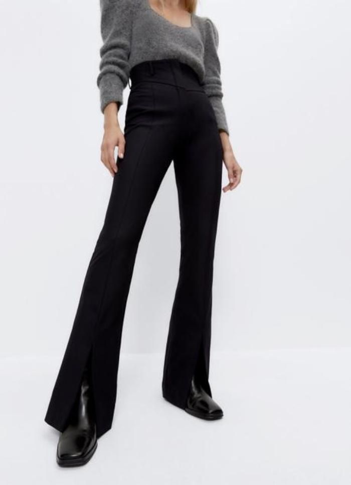 Pantalón de campana negro de Uterqüe
