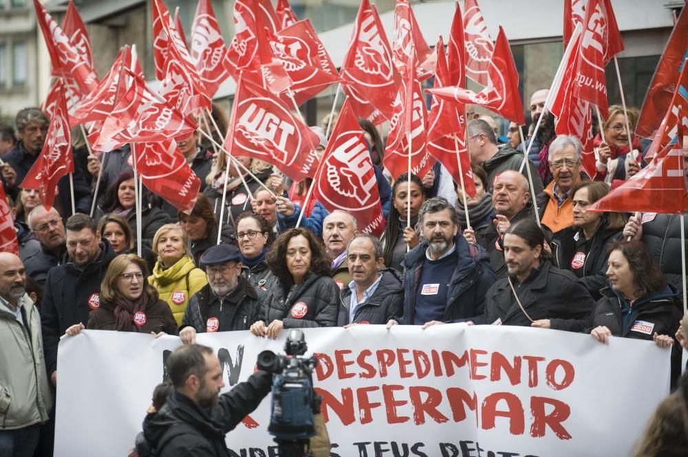 Bajo la consigna No al despido por enfermedad, el secretario general de UGT, Pepe Álvarez, ha participado en la protesta de A Coruña.
