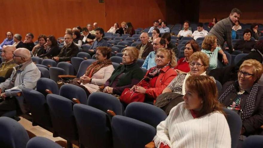 Asistentes a la charla celebrada en el Pazo Emilia Pardo Bazán. // Gustavo Santos